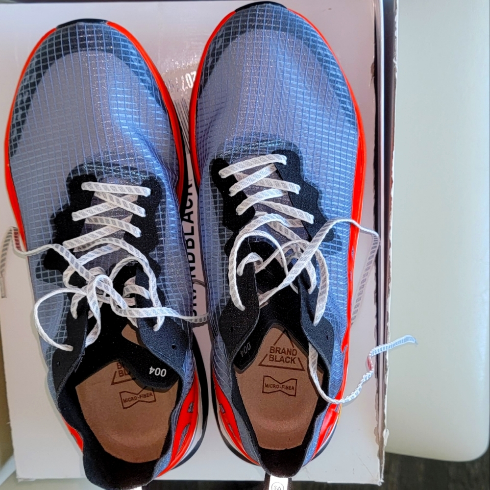 Brandblack sneaker